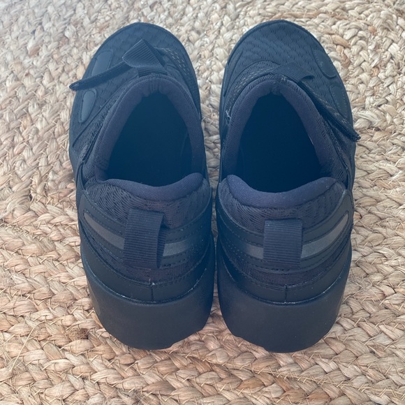 Kids’ Runners - Picture 3 of 8